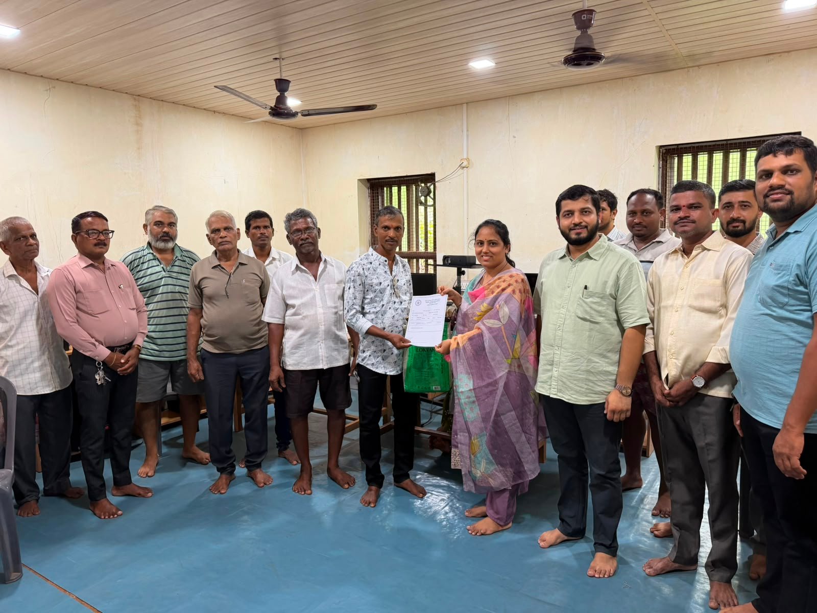 कोळथरे येथे आंबा-काजू नुकसान भरपाईसाठी e-KYC व प्रधानमंत्री पिकविमा नोंदणी शिबिरास शेतकऱ्यांचा उत्स्फूर्त प्रतिसाद