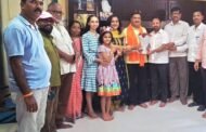 अमेरिकन सैन्य दलात निवड झालेली कोकण सुकन्या प्राजक्ताच्या वडिलांचा शिवसेनेकडून सन्मान