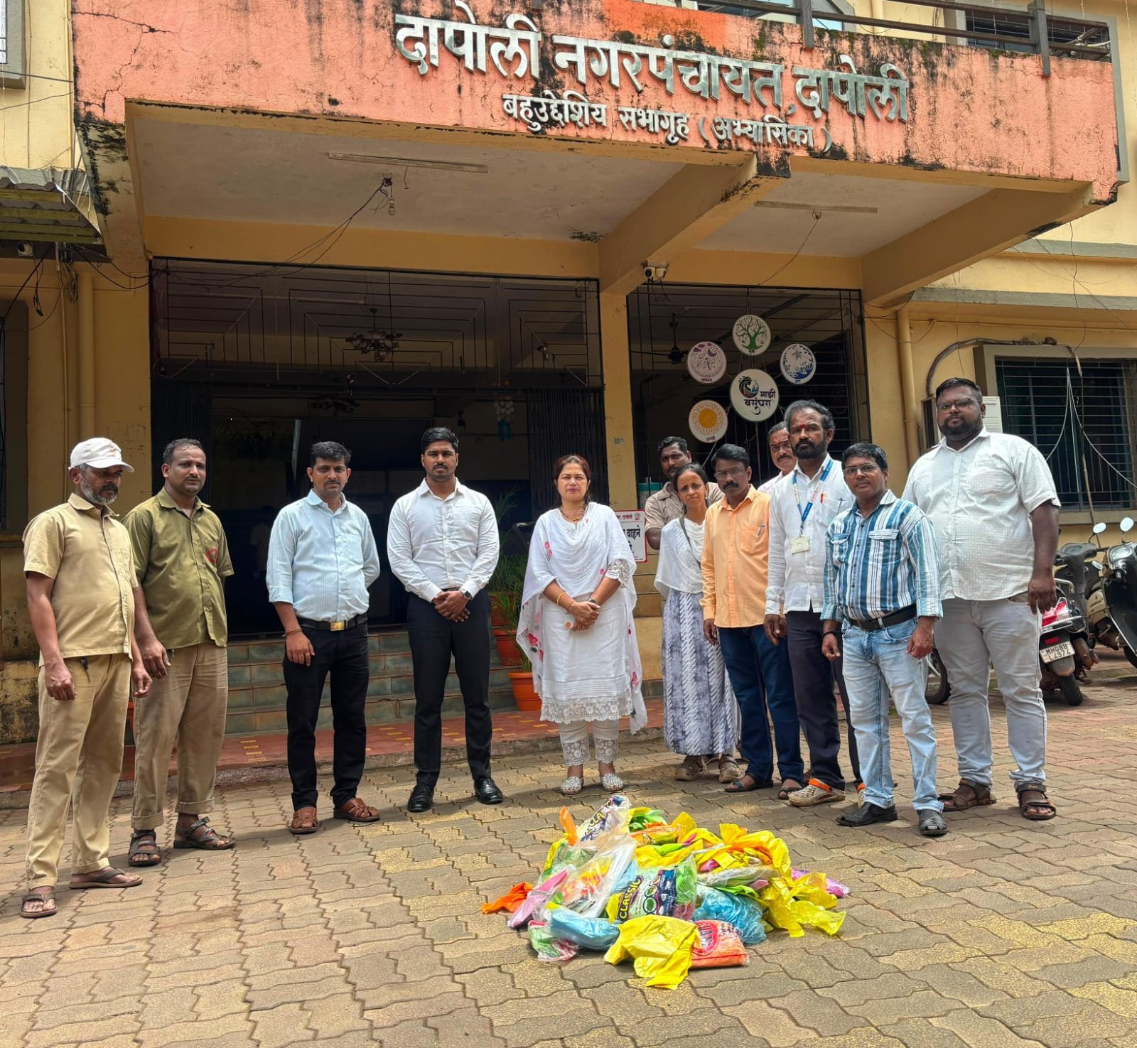दापोली शहरात प्लॅस्टिक कॅरी बॅग विरोधात धडक कारवाई; १० हजारांचा दंड वसूल