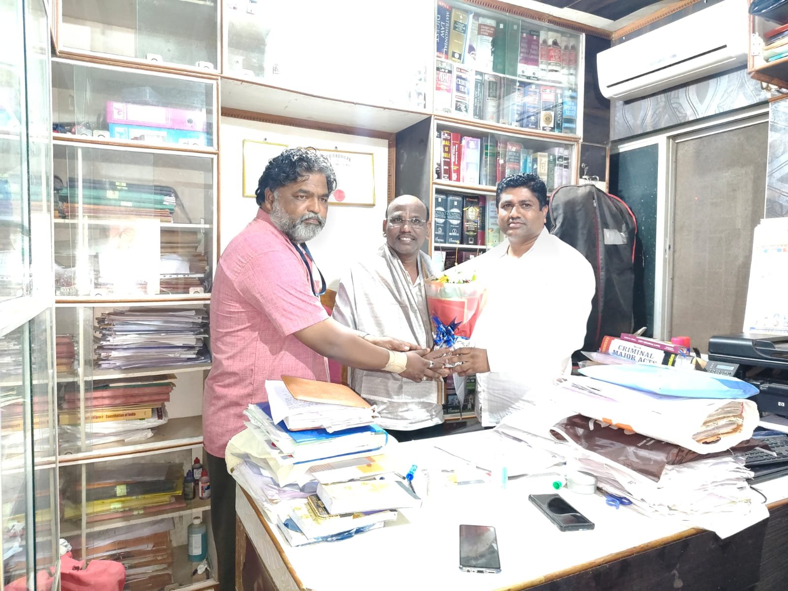 मंडणगड बार असोसिएशनचे अध्यक्ष ॲड. मिलिंद लोखंडे यांना वाढदिवसाच्या शुभेच्छा